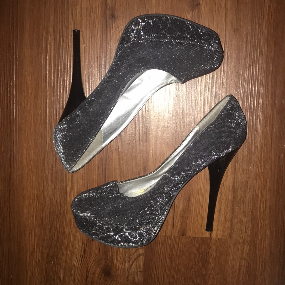Stiletto pumps